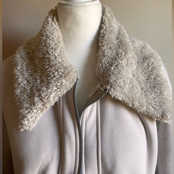 Athleta Off-White Teddy Jacket - Picture 4 of 14